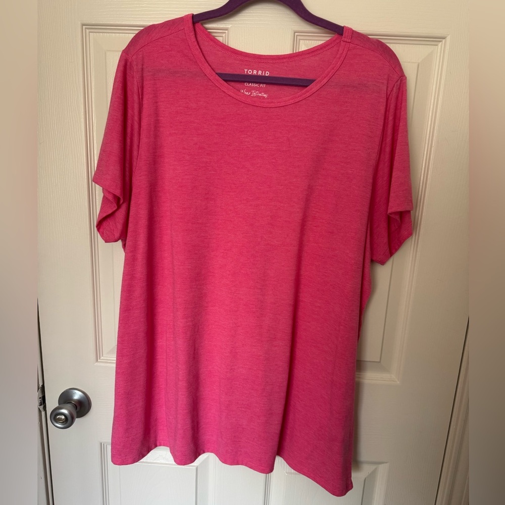 NWOT Torrid Pink Classic Fit Crew Neck Tee. Size 3 (22/24)